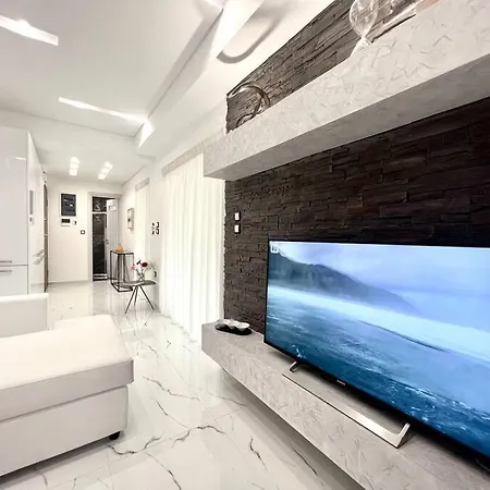 Evilion Maisonette In Apartment *